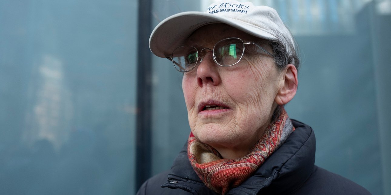 Anne Carson: Η Καναδή που πήρε το Νόμπελ Λογοτεχνίας παλεύει το Πάρκινσον μέσω της πυγμαχίας [βίντεο]