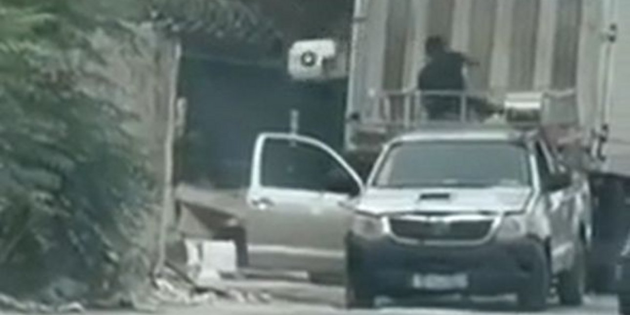 Πέταγαν μπάζα στο Βοτανικό -Συνελήφθησαν μετά από καταδίωξη  37χρονος και 17χρονος, βίντεο