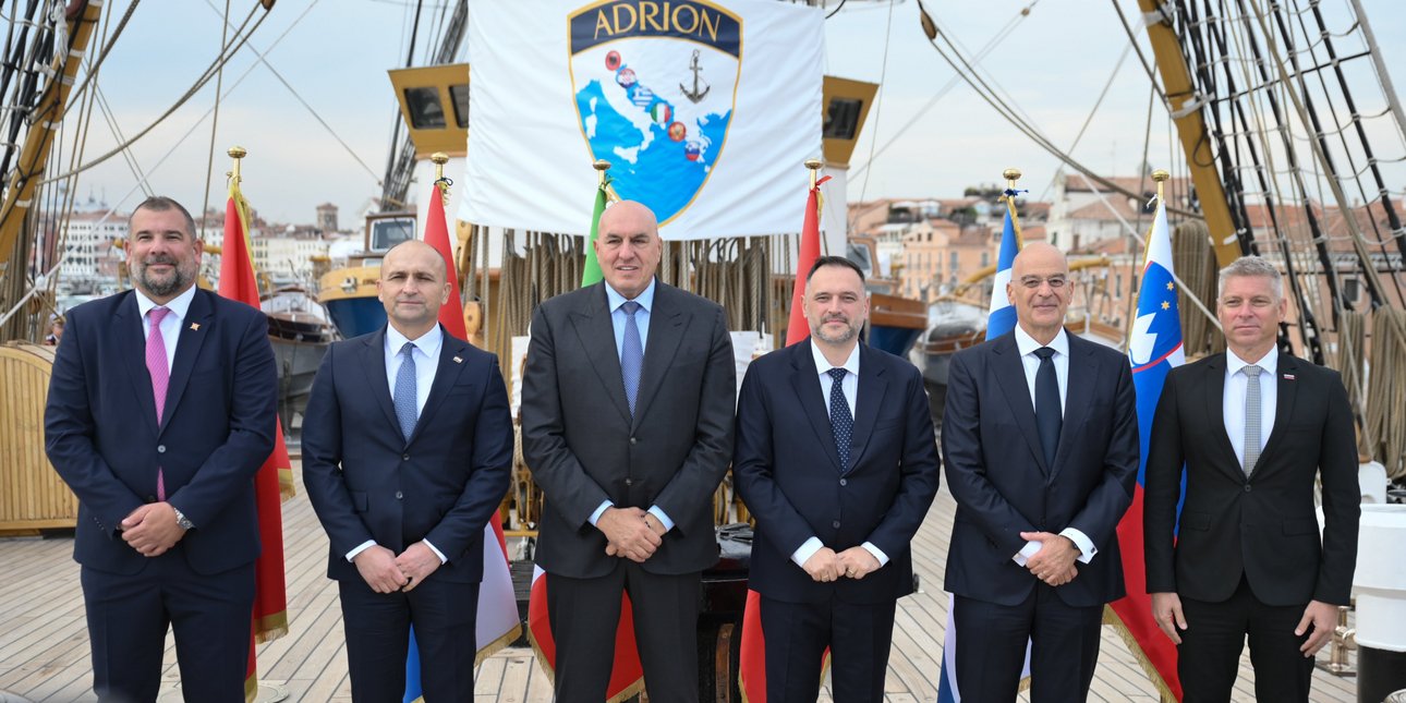 Δένδιας: Η Ελλάδα συμβάλλει στη διαμόρφωση ισχυρότερου πλαισίου περιφερειακής ασφάλειας