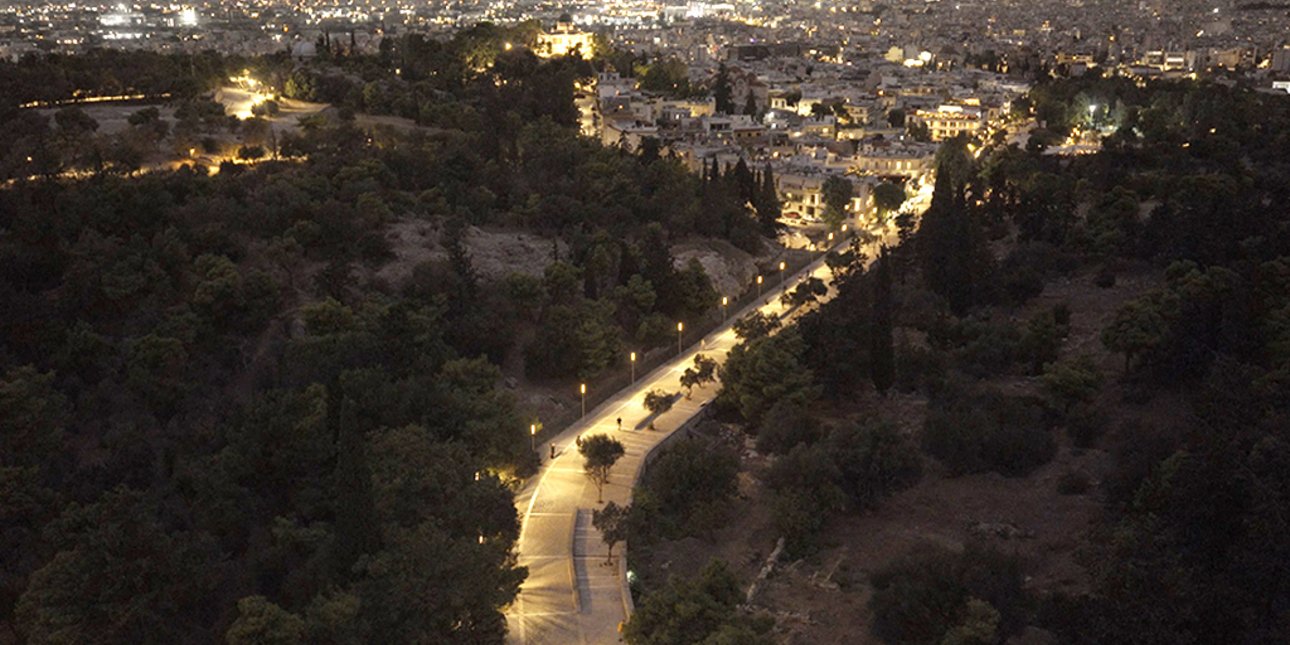 Το Ίδρυμα Ωνάση παρέδωσε στον Δήμο Αθηναίων τον αναβαθμισμένο φωτισμό των οδών Διονυσίου Αρεοπαγίτου και Αποστόλου Παύλου