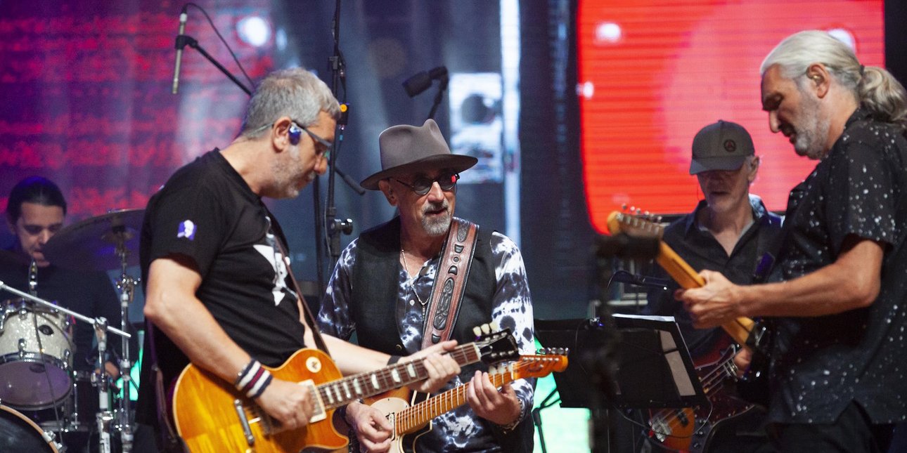 Dire Straits Legacy: Σε Αθήνα και Θεσσαλονίκη η μπάντα με αυθεντικά μέλη του συγκροτήματος και τις ευλογίες του Knopfler