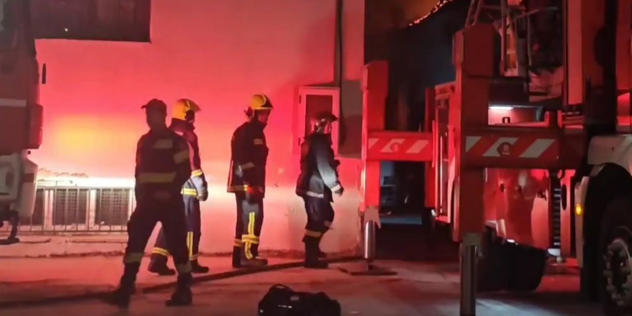Φωτιά σε βαφείο στον Ελαιώνα