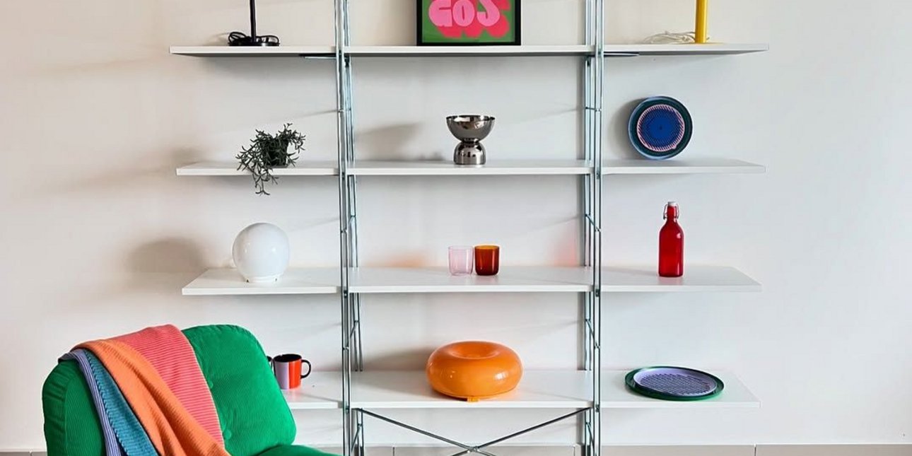 Τα IKEA επαναφέρουν το ρετρό έπιπλο που μεταμορφώνει το σαλόνι με στιλ 80s
