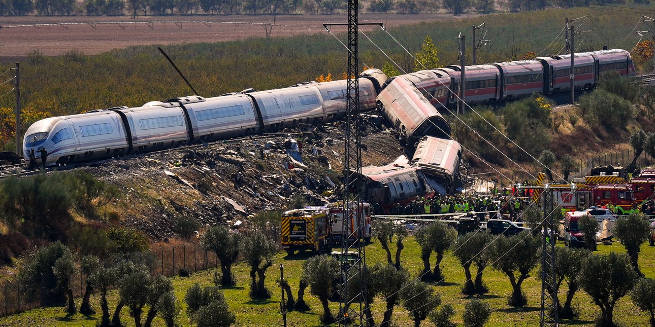 Η συγκλονιστική διήγηση τριών Ελλήνων που επέβαιναν σε ένα από τα τρένα που συγκρούστηκαν στην Ισπανία -«Σώθηκα γιατί είχα αλλάξει θέση»