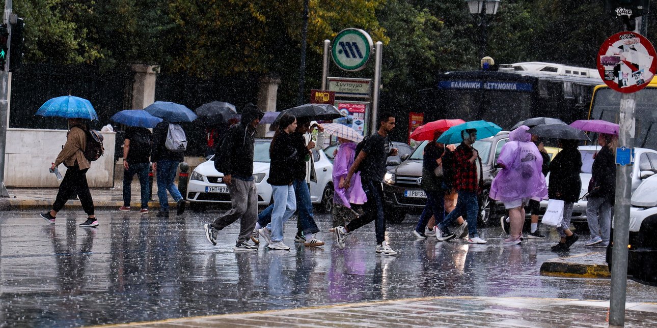 Η κακοκαιρία δείχνει και σήμερα τα «δόντια» της -«Red Code» σε 8 περιοχές, ισχυροί άνεμοι έως 100 χλμ./ώρα και κλειστά σχολεία
