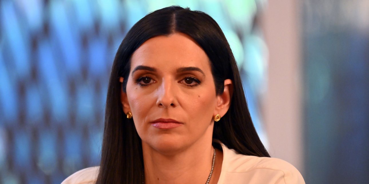 «Κακός σκηνοθέτης ο πανικός»- Το ΠΑΣΟΚ απαντά στην ΕΛΑΣ για την AI εικόνα με αγκαλιά Μητσοτάκη-Ανδρουλάκη που ανέβασε ο Μπαλατσούκας