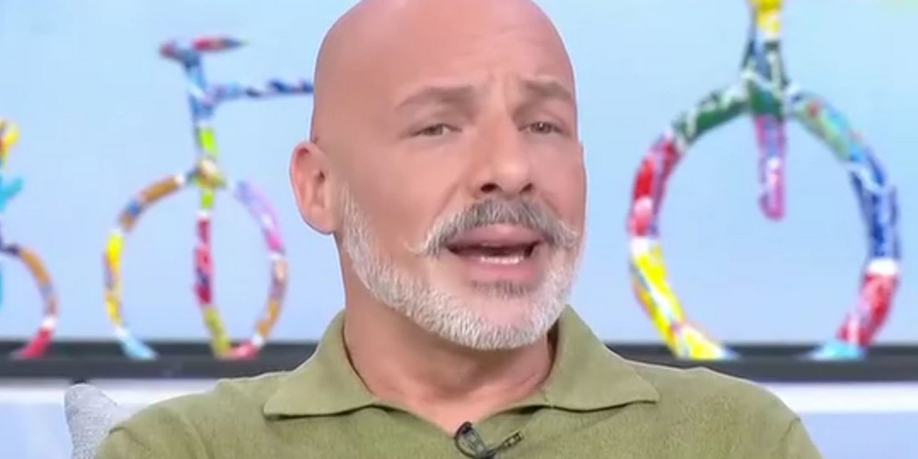 Νίκος Μουτσινάς: Το όνειρο να ζήσει μόνιμα στην Ουγκάντα και η αποχή από τον τηλεοπτικό σχολιασμό