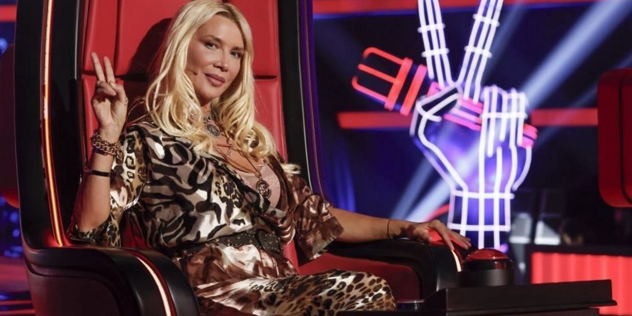 H Πάολα επισήμως κριτής στο The Voice - Η πρώτη εικόνα στην καρέκλα του Γιώργου Μαζωνάκη