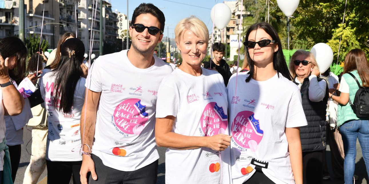Η Νατάσα Παζαΐτη με τα δίδυμα παιδιά της στο Race for the Cure -Δείτε φωτογραφίες
