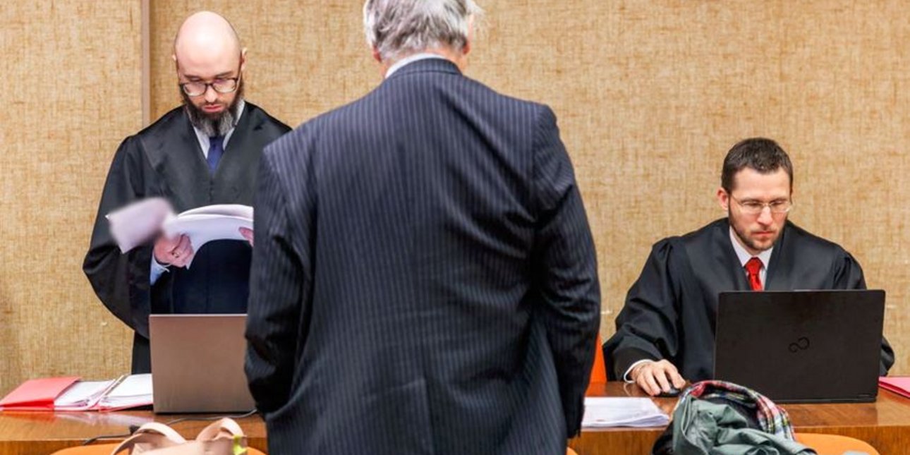 Ένας θάνατος, μια λογοκλοπή και ένα πλαστό βιβλίο: Η απίστευτη υπόθεση που συγκόνισε τη Γερμανία