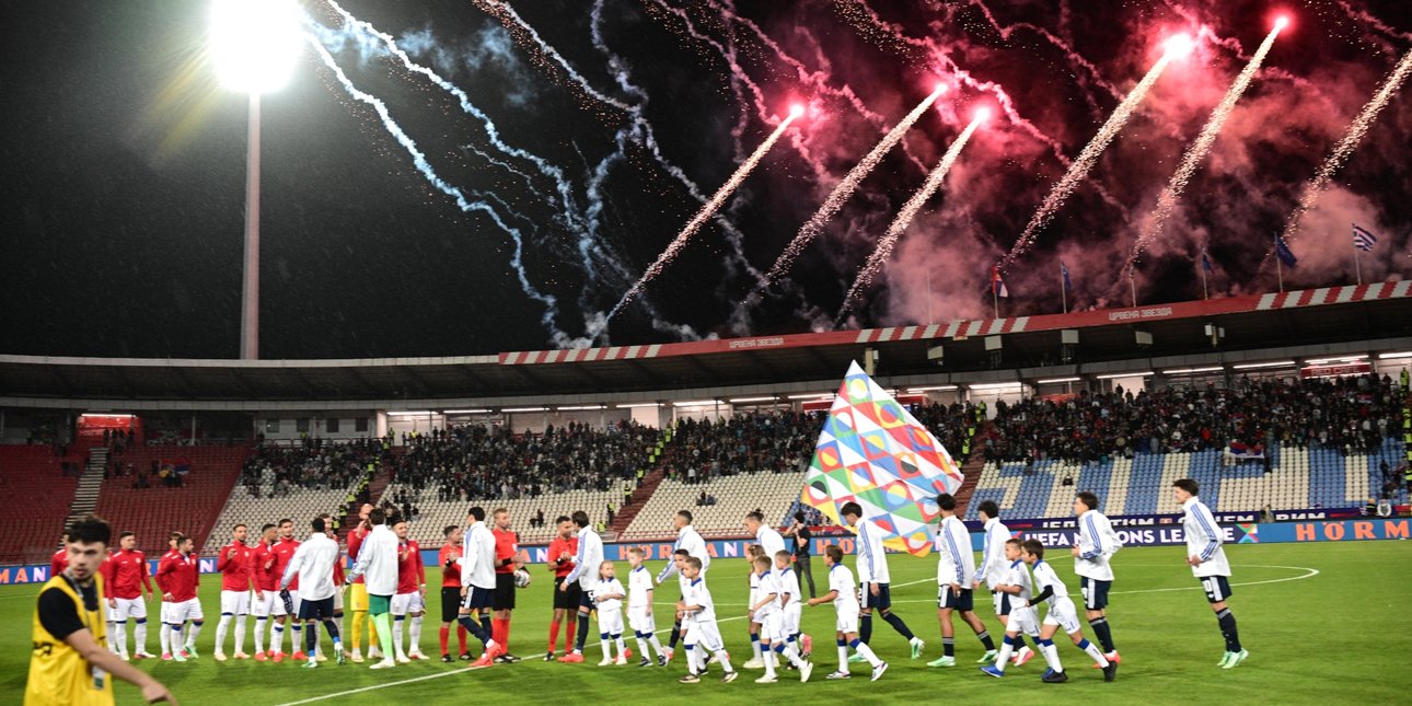 «Καμπάνα» της UEFA στη Σερβία για τη ρατσιστική συμπεριφορά των οπαδών της στα ματς με Ελλάδα και Ολλανδία