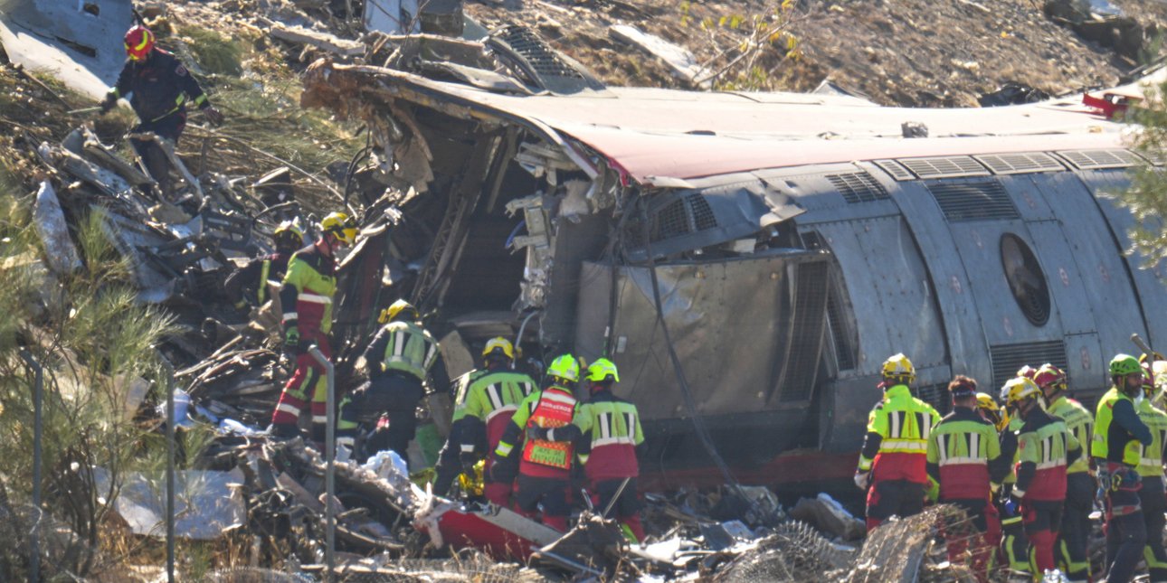 'Suddenly, Time Stopped': Greek Survivors of Spain's Deadliest Rail Crash in Years Stir Memories of Tempi
