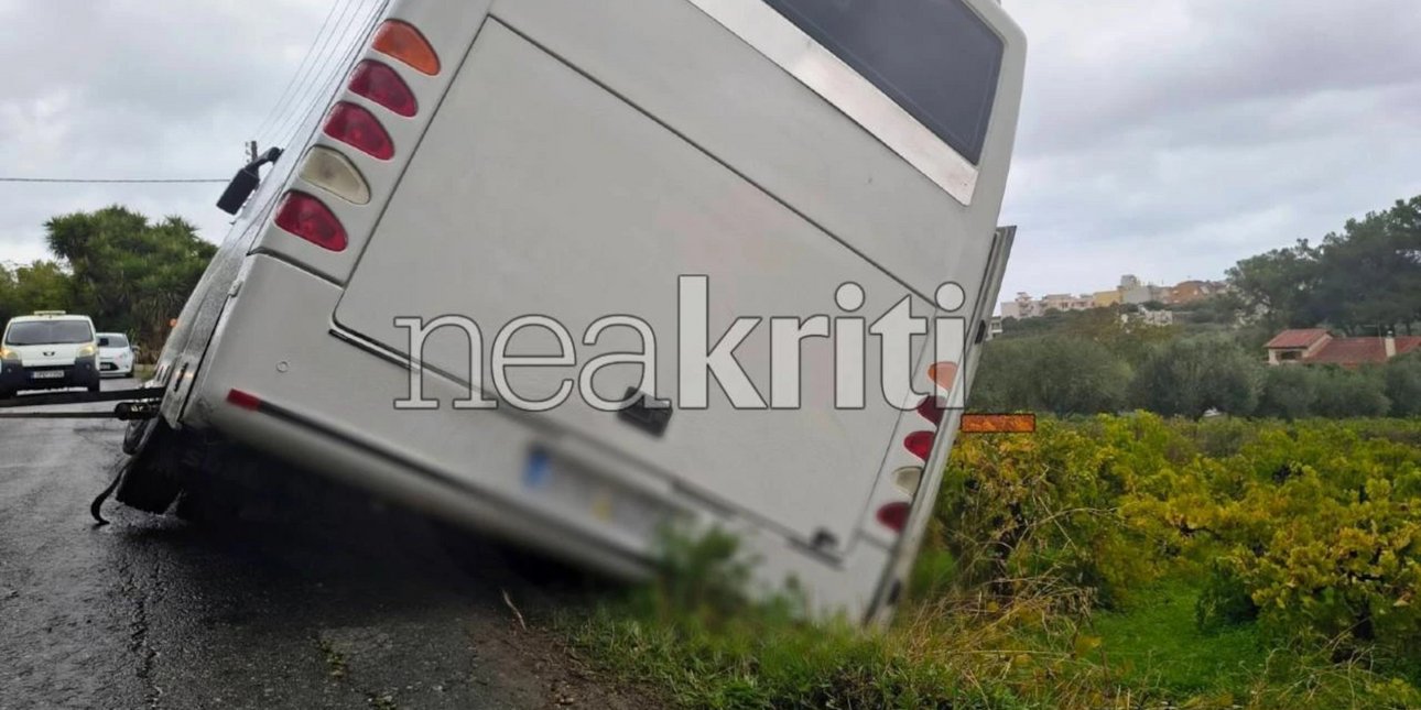 Ηράκλειο: Λεωφορείο με παιδιά «έγειρε» σε στενό δρόμο, «είχα προειδοποιήσει» λέει ο οδηγός