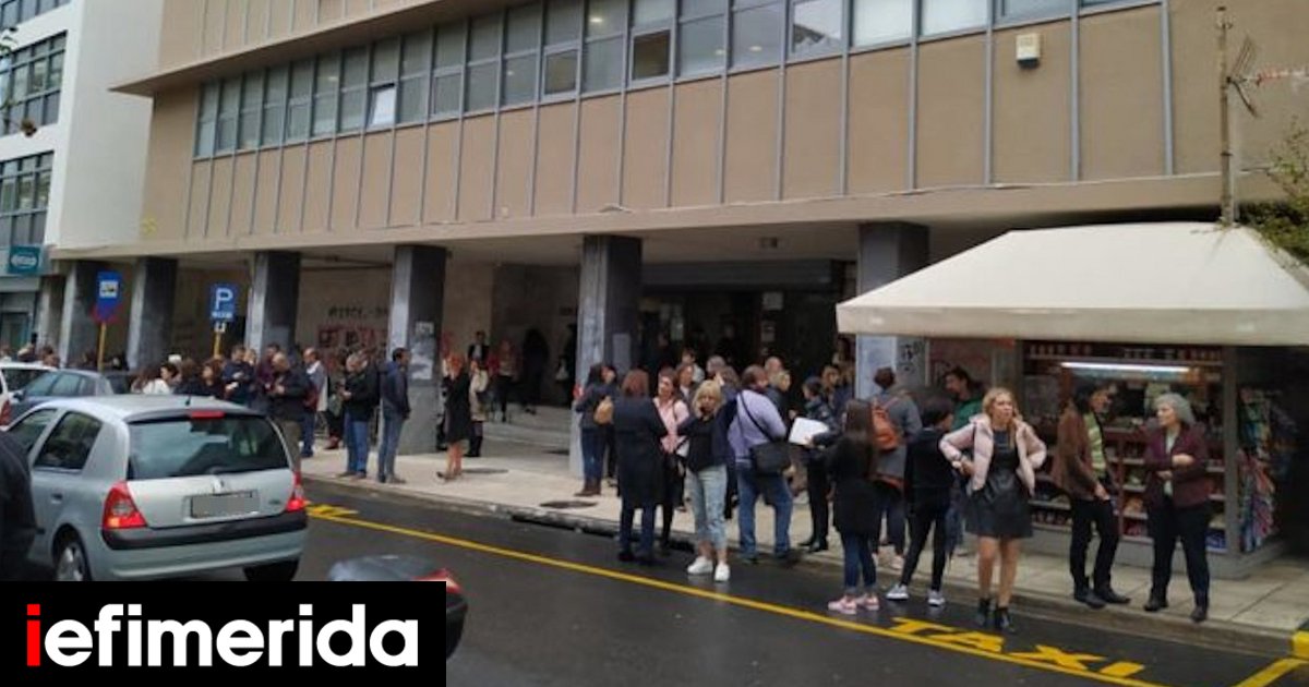 Σεισμός 6,1 Ρίχτερ -Οι πρώτες εικόνες στην Κρήτη, έτρεχαν έντρομοι έξω από τα σπίτια τους οι κάτοικοι - iefimerida.gr