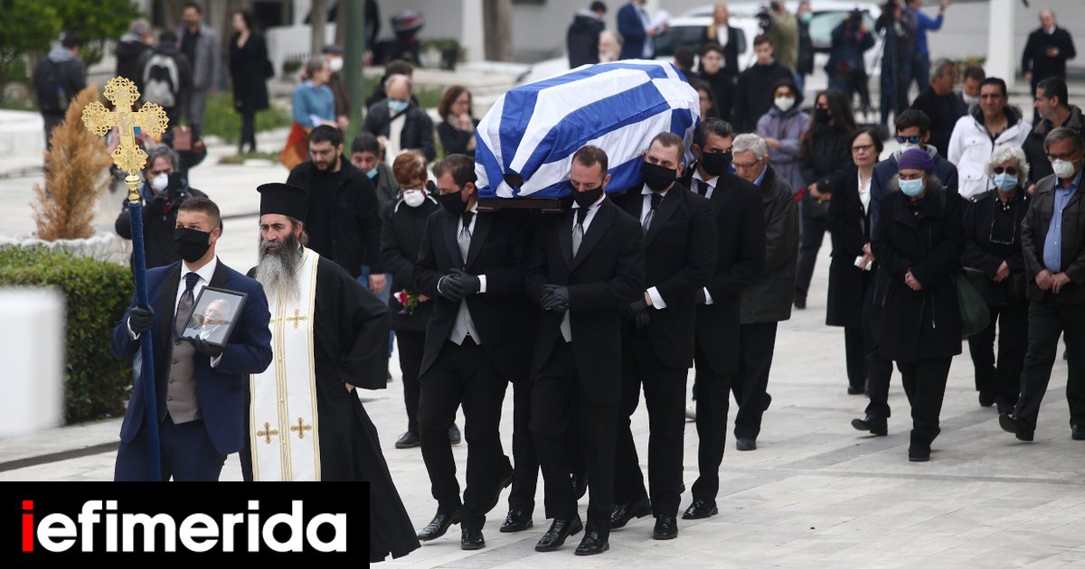 Τελευταίο αντίο σε στενό οικογενειακό κύκλο για τον Μανώλη Γλέζο -Μεσίστια η σημαία στην Ακρόπολη [εικόνες] - iefimerida.gr