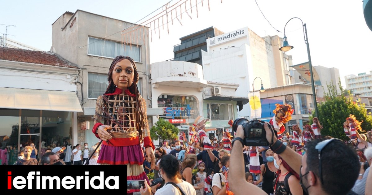 Λάρισα: Επεισόδια μικρής ομάδας στην εκδήλωση για τη μαριονέτα Αμάλ [βίντεο] | ΕΛΛΑΔΑ