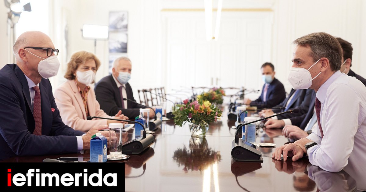 Kyriakos Mitsotakis meets with Deutsche Telekom's CEO, Tim Höttges