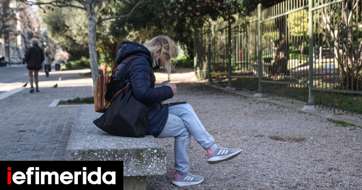 Greek Unemployment Falls 7% in March as Tourism Season Hiring Begins