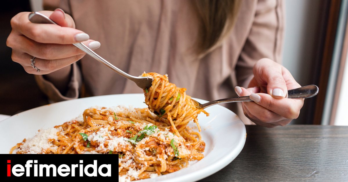 Γιατί οι Ιταλοί τρώνε τόσα πολλά ζυμαρικά και δεν παχαίνουν, blogger εξηγεί [βίντεο]