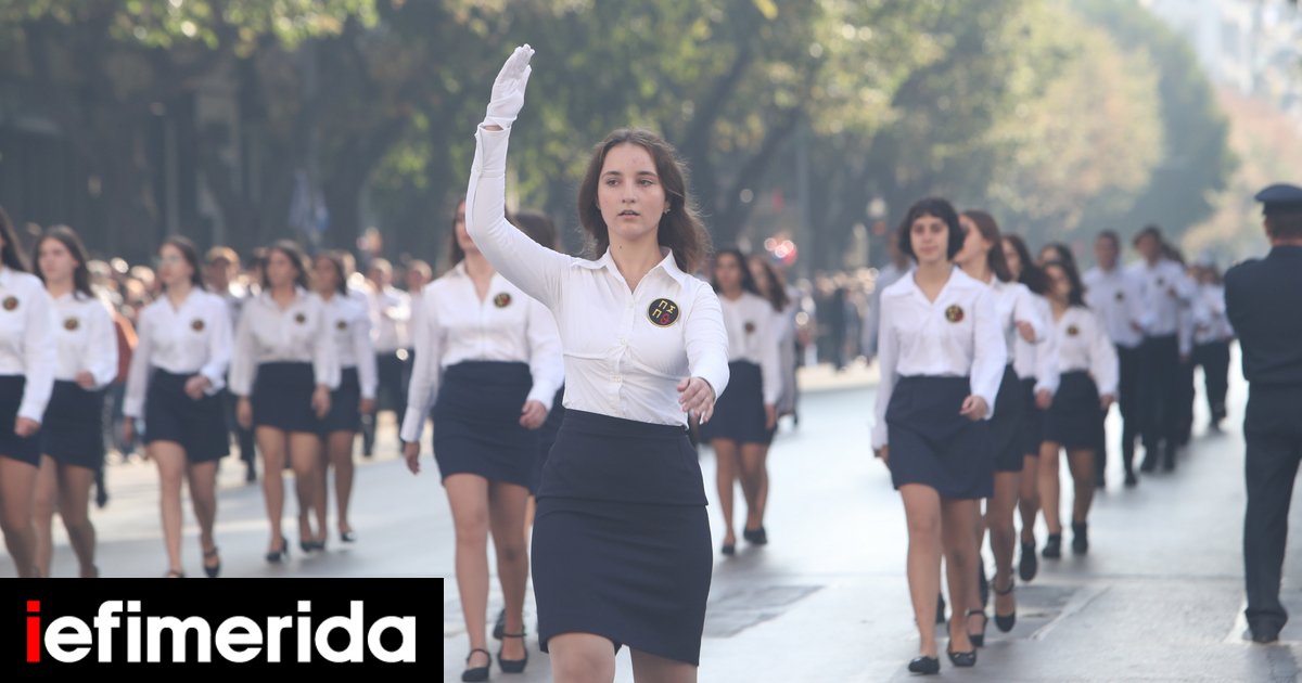 Θεσσαλονίκη: Καταχειροκροτήθηκαν οι μαθητές στην παρέλαση για την 28η Οκτωβρίου [εικόνες,βίντεο]