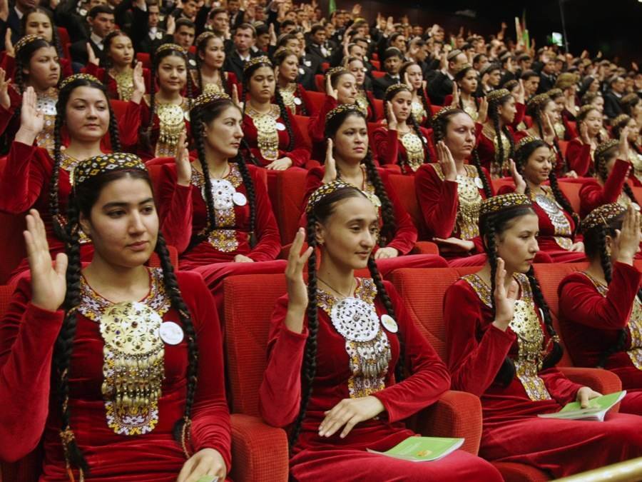 Τουρκμενιστάν, η άλλη «Βόρεια Κορέα»: Αδειοι δρόμοι, εντυπωσιακές κατασκευές, ηγέτες που λατρεύονται σαν θεοί [εικόνες] | iefimerida.gr 6