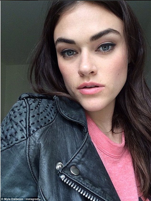 Σάλος με το plus-size μοντέλο της Calvin Klein -Μόνο «ζουμερή» δεν είναι [εικόνες] | iefimerida.gr 2