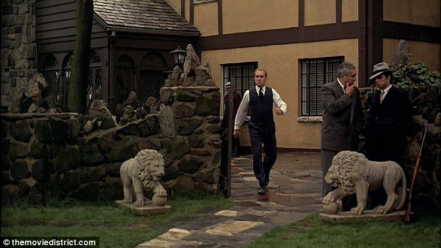 Πωλείται το σπίτι του «Νονού» -Το εμβληματικό σκηνικό της οικογένειας Κορλεόνε [εικόνες] | iefimerida.gr 4