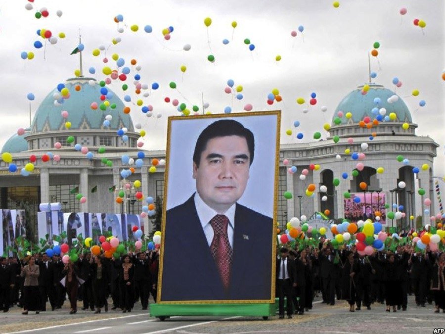 Τουρκμενιστάν, η άλλη «Βόρεια Κορέα»: Αδειοι δρόμοι, εντυπωσιακές κατασκευές, ηγέτες που λατρεύονται σαν θεοί [εικόνες] | iefimerida.gr 9