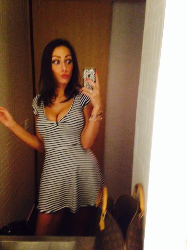 Η νεαρή δασκάλα που κόλασε τον Μπιλ Κλίντον -Εβγαλαν selfie και αυτός κάρφωνε το στήθος της [εικόνες] | iefimerida.gr 1