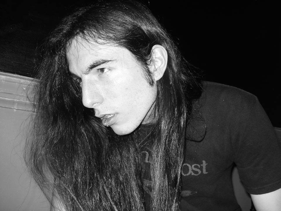 Ποιος είναι ο νεαρός που άδειασε τα σκουπίδια στον αντιπρύτανη του ΕΚΠΑ [εικόνες] | iefimerida.gr 4