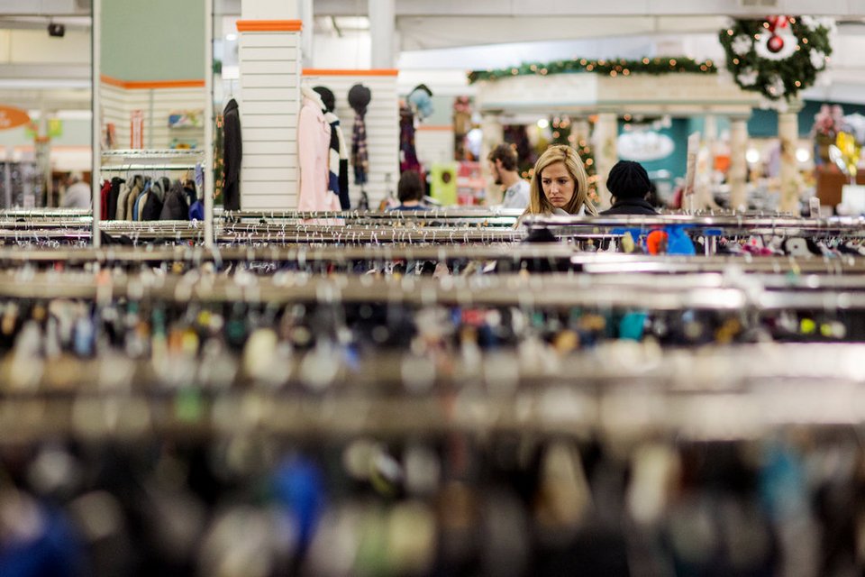 Πού καταλήγουν οι χαμένες βαλίτσες στα αεροδρόμια -Το μαγαζί που αναλαμβάνει να πουλήσει το περιεχόμενό τους [εικόνες] | iefimerida.gr 2