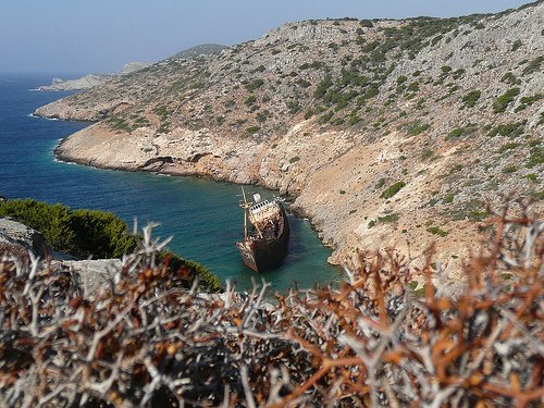Ναυάγιο «Ολυμπία» στην Αμοργό -Το σκουριασμένο σκαρί που έχει μετατρέψει έναν κόλπο του νησιού στην πιο μελαγχολική αλλά και πιο όμορφη γωνιά του [εικόνες & βίντεο] | iefimerida.gr 2