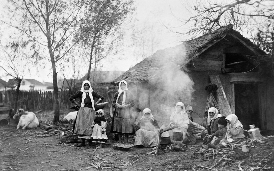 Ελληνόπουλα με όπλα στη Θεσσαλονίκη: Μοναδικές φωτογραφίες από τον Πόλεμο [εικόνες] | iefimerida.gr 2