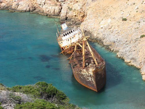 Ναυάγιο «Ολυμπία» στην Αμοργό -Το σκουριασμένο σκαρί που έχει μετατρέψει έναν κόλπο του νησιού στην πιο μελαγχολική αλλά και πιο όμορφη γωνιά του [εικόνες & βίντεο] | iefimerida.gr 10