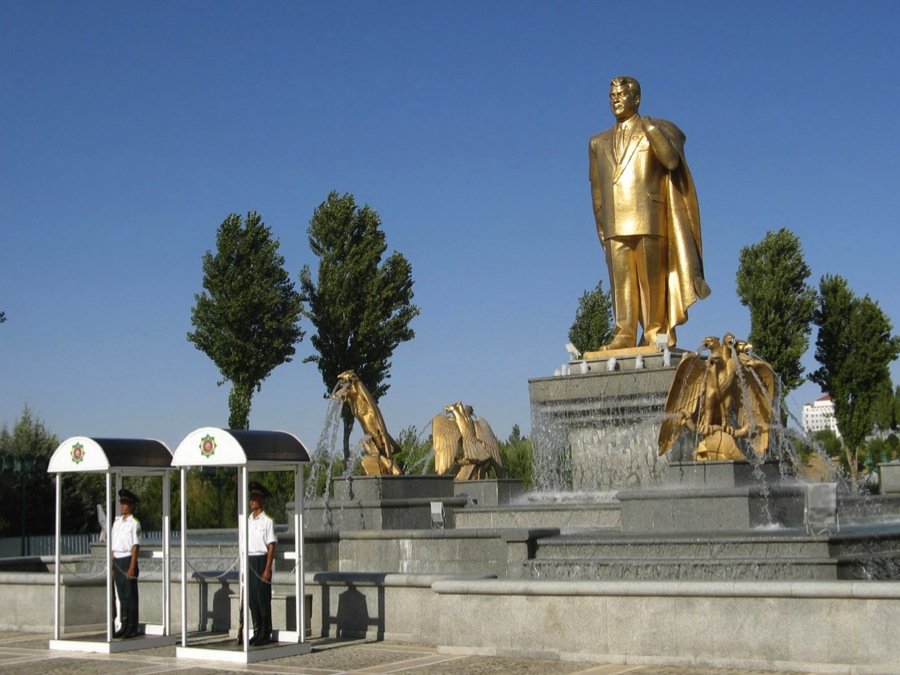 Τουρκμενιστάν, η άλλη «Βόρεια Κορέα»: Αδειοι δρόμοι, εντυπωσιακές κατασκευές, ηγέτες που λατρεύονται σαν θεοί [εικόνες] | iefimerida.gr 4