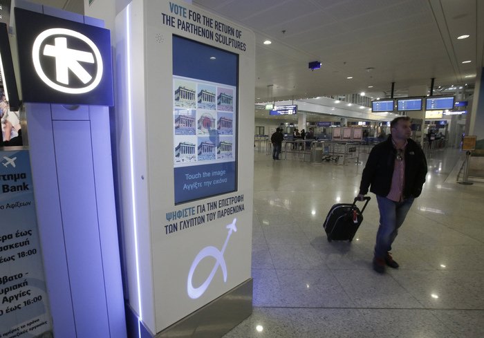 Πρωτοποριακή οθόνη στο «Ελ. Βενιζέλος» για τα Γλυπτά του Παρθενώνα: Τουρίστες ψηφίζουν για την επιστροφή [εικόνες] | iefimerida.gr 2