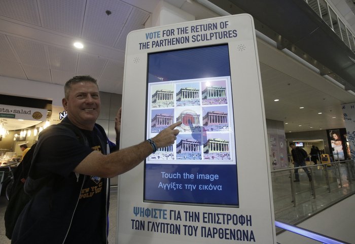 Πρωτοποριακή οθόνη στο «Ελ. Βενιζέλος» για τα Γλυπτά του Παρθενώνα: Τουρίστες ψηφίζουν για την επιστροφή [εικόνες] | iefimerida.gr 3