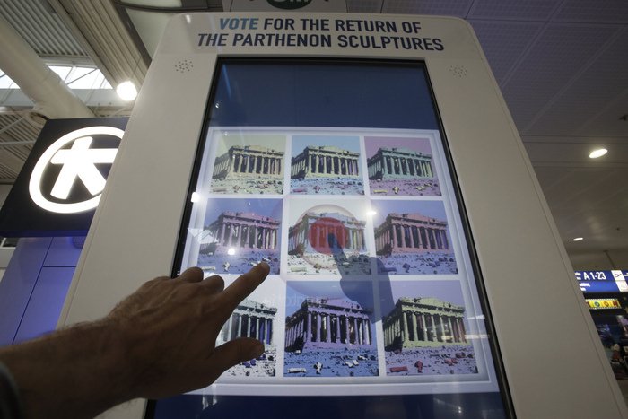 Πρωτοποριακή οθόνη στο «Ελ. Βενιζέλος» για τα Γλυπτά του Παρθενώνα: Τουρίστες ψηφίζουν για την επιστροφή [εικόνες] | iefimerida.gr 0