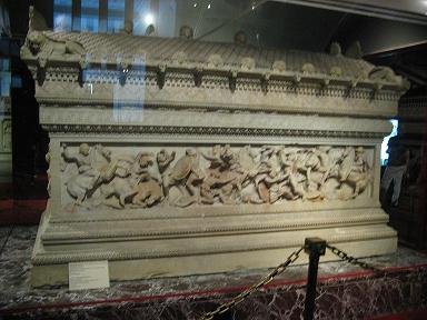 Αίνιγμα: Μοιάζουν τα ευρήματα της Αμφίπολης με τη Σαρκοφάγο του Μεγάλου Αλεξάνδρου [εικόνες] | iefimerida.gr 2