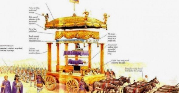 Ετσι ήταν η αρμάμαξα που μετέφερε τη σορό του Μεγάλου Αλεξάνδρου -Τα χρυσά κιονόκρανα και η τροπαιοφόρος Νίκη [εικόνες] | iefimerida.gr 0