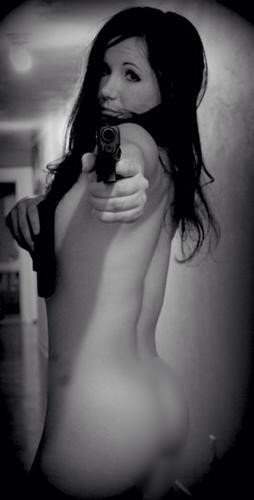 Αθλήτρια ΜΜΑ αποκλείστηκε και βγήκε από τα ρούχα της, κυριολεκτικά [εικόνες] | iefimerida.gr 1