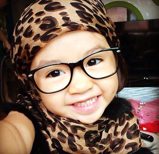 Η 5χρονη που κάνει θραύση στο Instagram -Ζωή με λιμουζίνες & Chanel [εικόνες] | iefimerida.gr 12