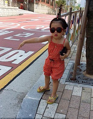 Η 5χρονη που κάνει θραύση στο Instagram -Ζωή με λιμουζίνες & Chanel [εικόνες] | iefimerida.gr 7