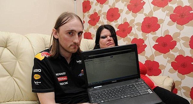 Η πιο ζηλιάρα γυναίκα -Τον περνά από ανιχνευτή ψεύδους κάθε φορά που βγαίνει από το σπίτι [εικόνες] | iefimerida.gr 4