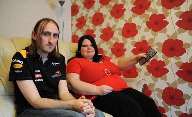 Η πιο ζηλιάρα γυναίκα -Τον περνά από ανιχνευτή ψεύδους κάθε φορά που βγαίνει από το σπίτι [εικόνες] | iefimerida.gr 5