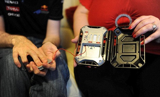 Η πιο ζηλιάρα γυναίκα -Τον περνά από ανιχνευτή ψεύδους κάθε φορά που βγαίνει από το σπίτι [εικόνες] | iefimerida.gr 6