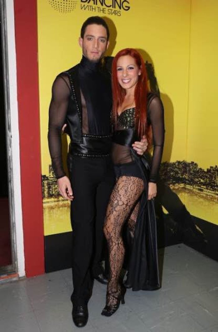 Ερωτας στο πλατό του Dancing -Η νέα σύντροφος του Θεοχάρη Ιωαννίδη [εικόνες] | iefimerida.gr 8