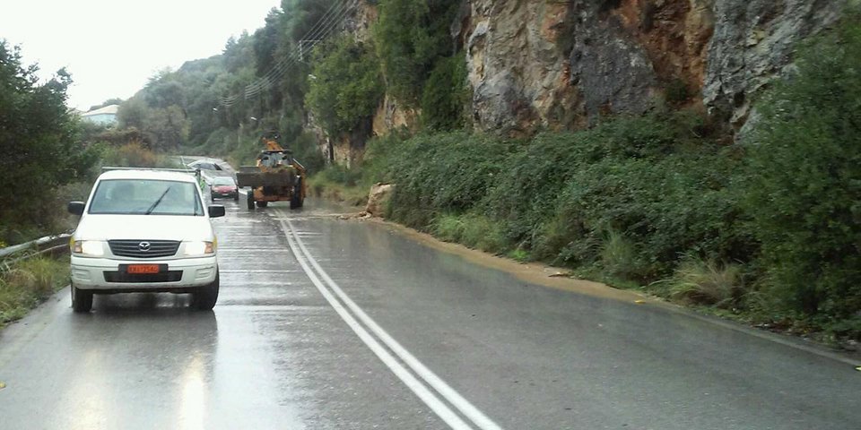 Στο έλεος της κακοκαιρίας η Ζάκυνθος: Πλημμύρες, κατολισθήσεις και αποκλεισμένοι δρόμοι [εικόνες] | iefimerida.gr 2