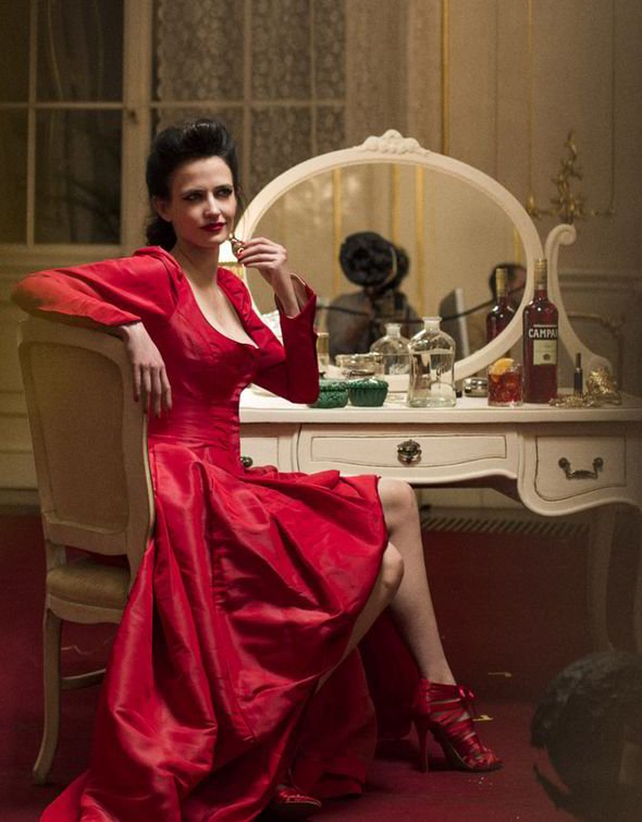 Η Eva Green κολάζει ξανά με ένα Campari [εικόνες] | iefimerida.gr 1