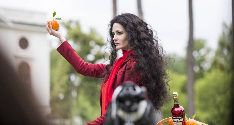 Η Eva Green κολάζει ξανά με ένα Campari [εικόνες] | iefimerida.gr 3